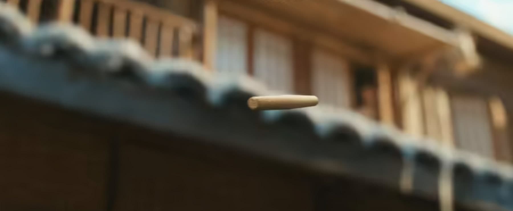 飛んでいく箸