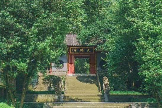 新昌大仏寺の山門